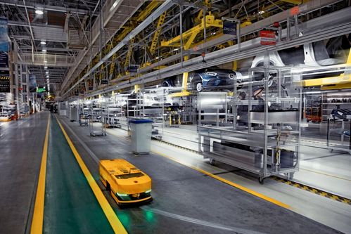 前驱车工厂落成 北京奔驰喜迎第200万辆新车下线